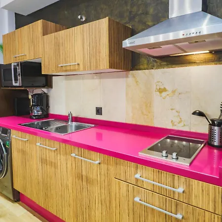 Apartment Cubo's 33 Carreteria 3b