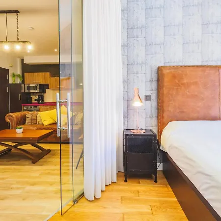 Apartment Cubo's 33 Carreteria 3b